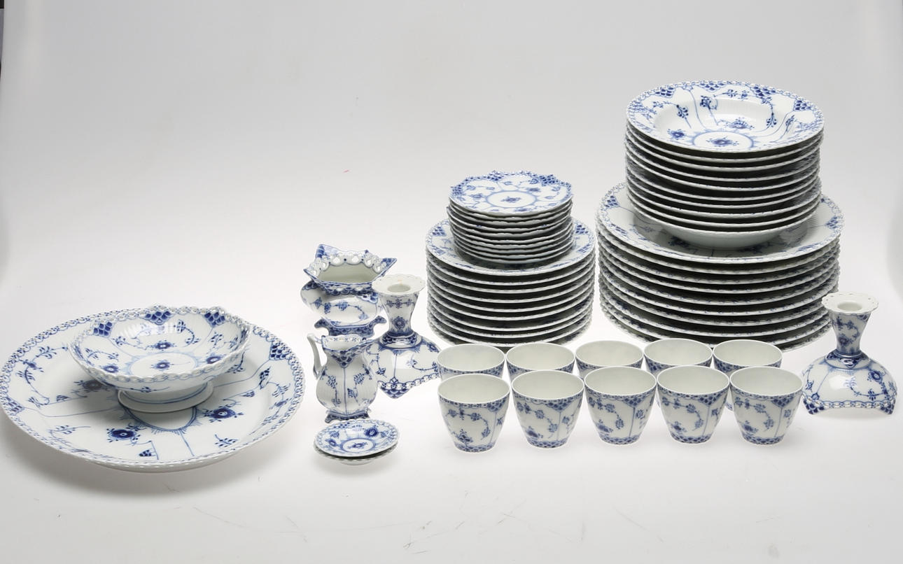 SERVIS, 48 delar, "Musselmalet", helblond, Royal Copenhagen.