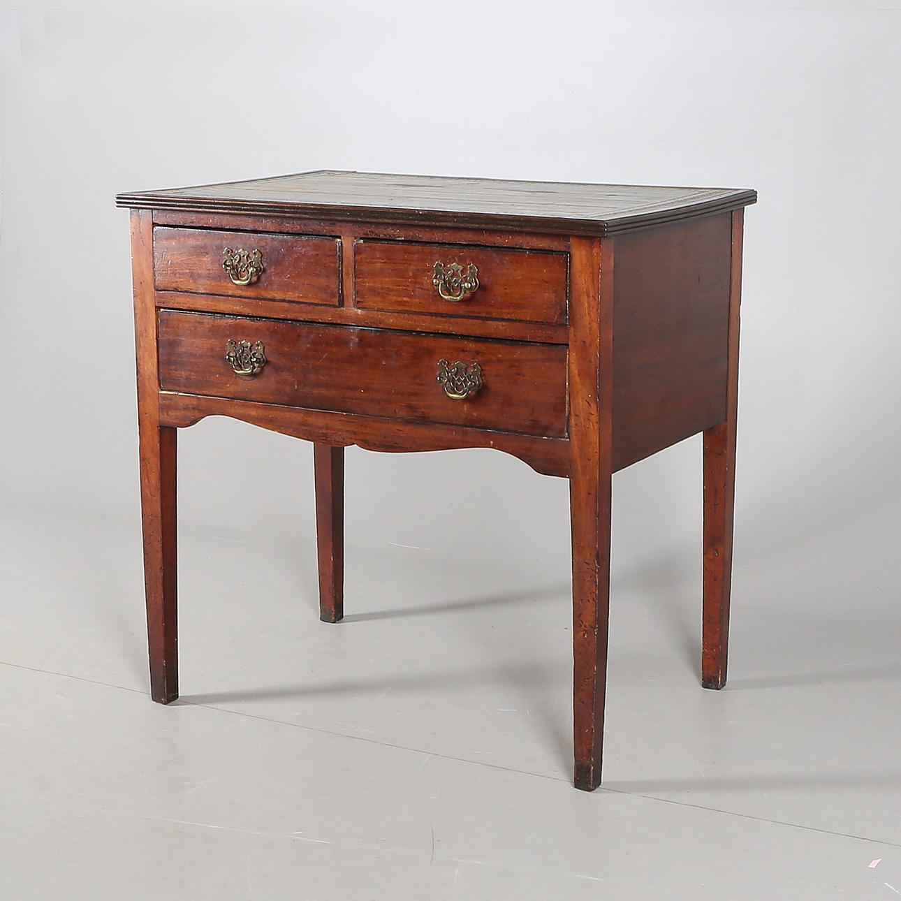 BORD, trä/läder, England, ca 1840.