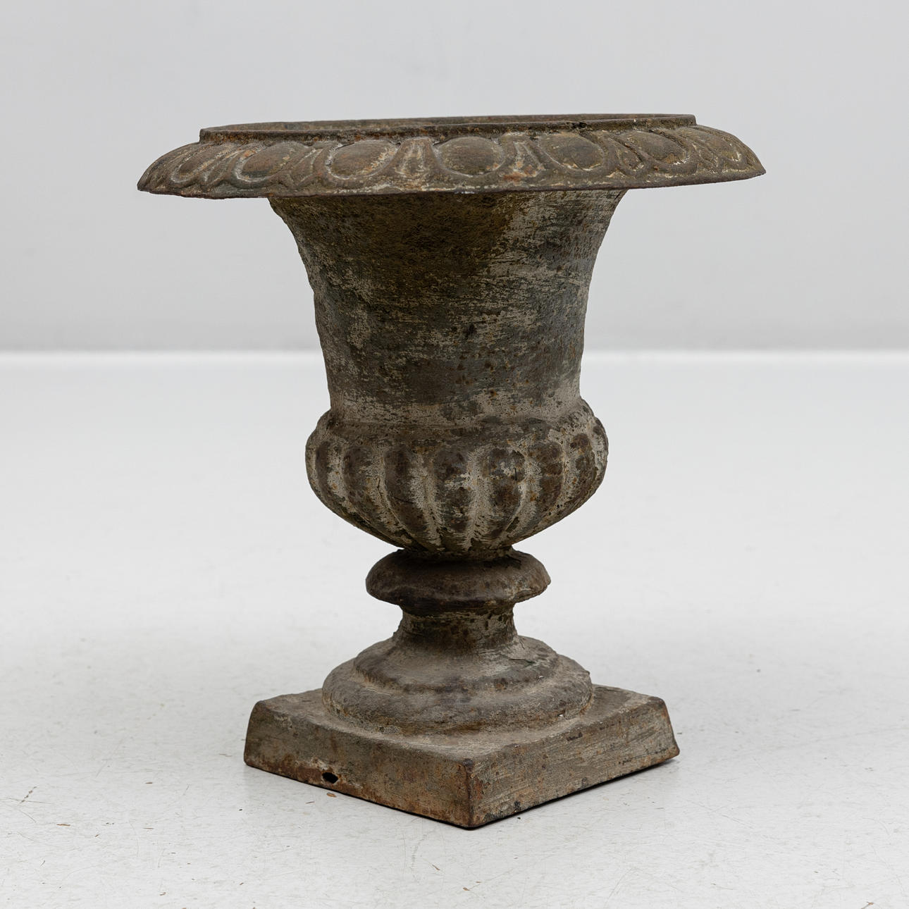 TRÄDGÅRDSURNA, gjutjärn, 1900-tal.