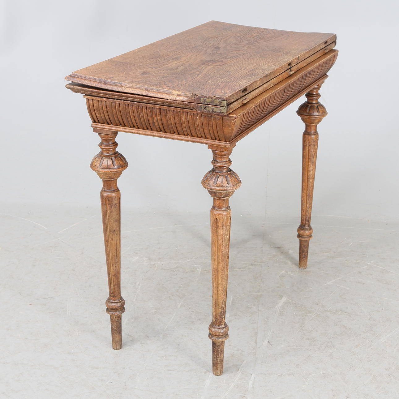 SPELBORD samt spelpjäser, nyrenässans, 1800-talets slut.