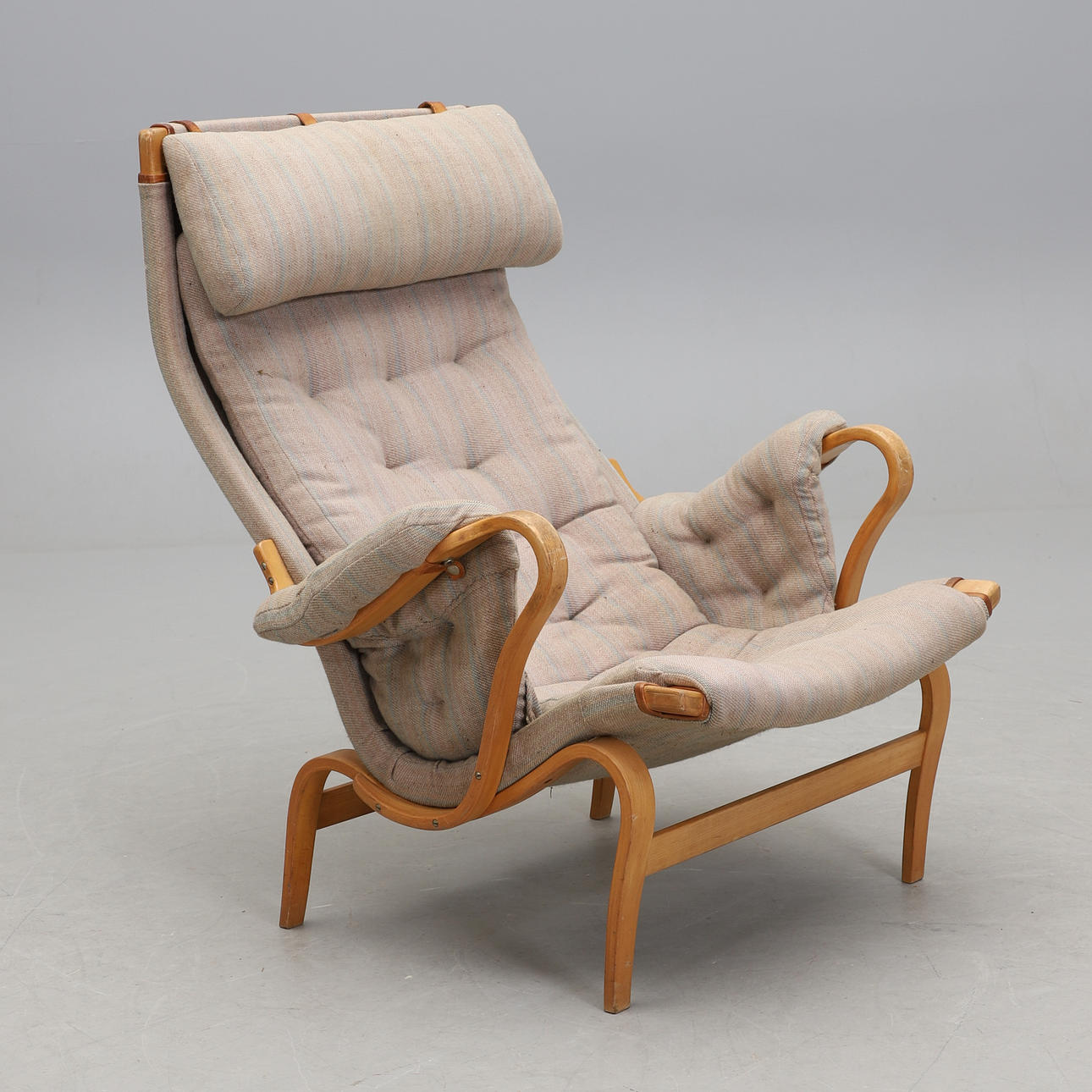 BRUNO MATHSSON. Ein Sessel, „Pernilla“, Marke DUX.