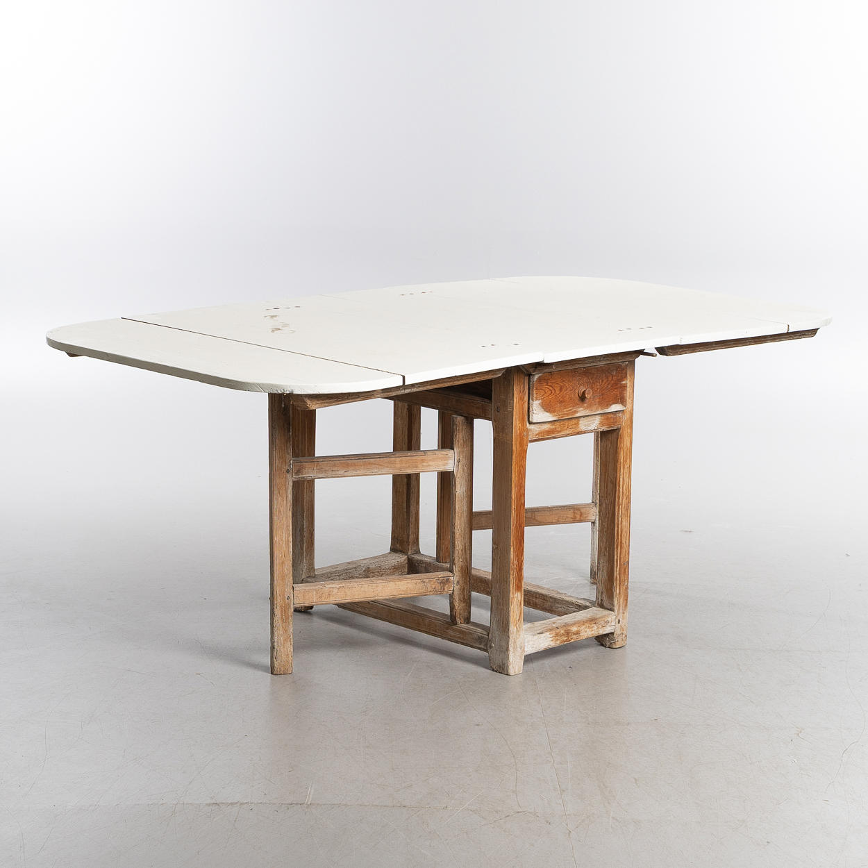 AN ALLMOGE SLAG TABLE, 19th century. Furniture - Tables - Auctionet