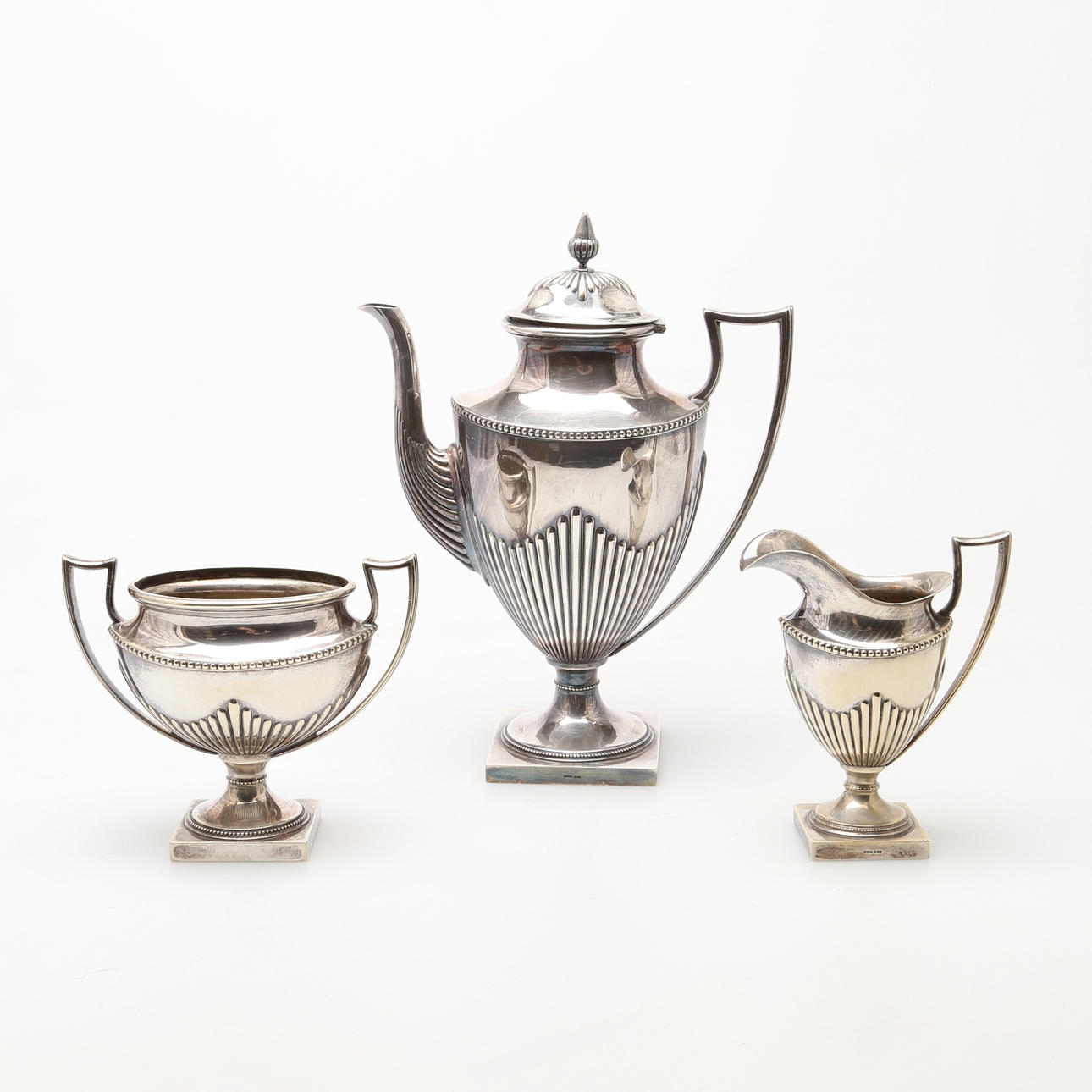 KAFFESERVIS, 3 delar, nysilver, empirstil, Hallbergs Guldsmeds Ab C G, 1900-talets första hälft.