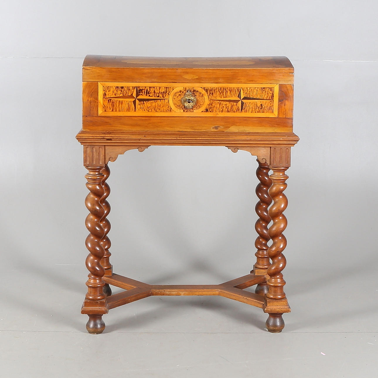 KISTA, på benställning, trä, barock, Sverige, tidigt 1700-tal.