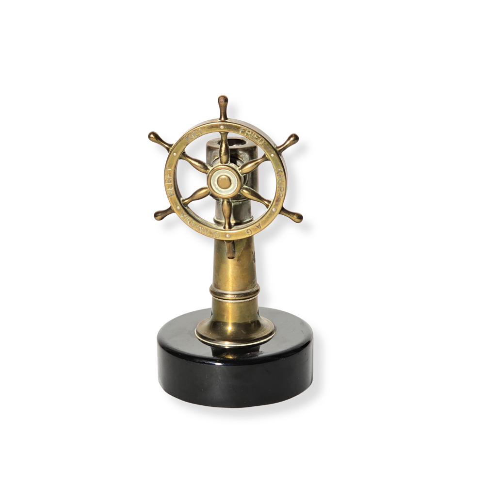 PERÄSIN LEIKKAA SIKAREITA.