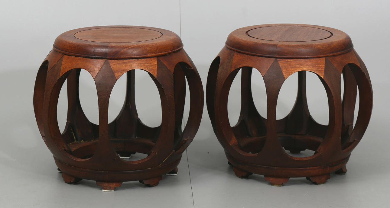 PIEDESTALER, olika träslag, 2 stycken, Asien, 1900-talets andra hälft.