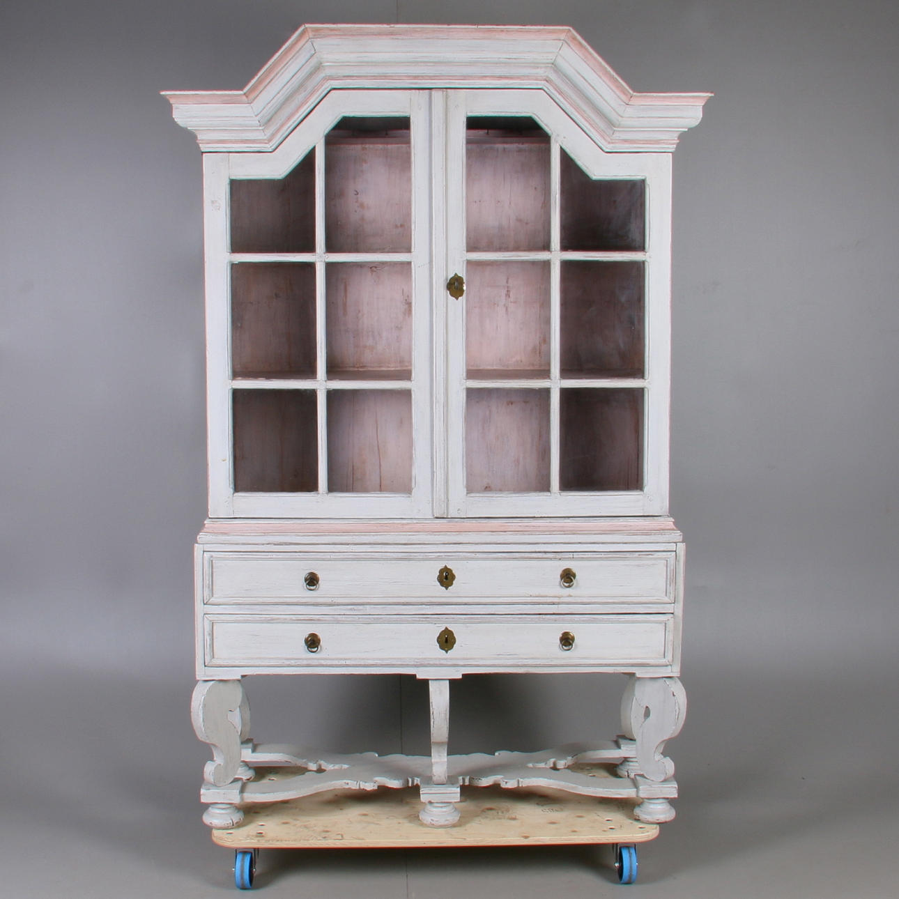 SALSKÅP, med vitrindel, gustaviansk/barockstil, 1700-tal.