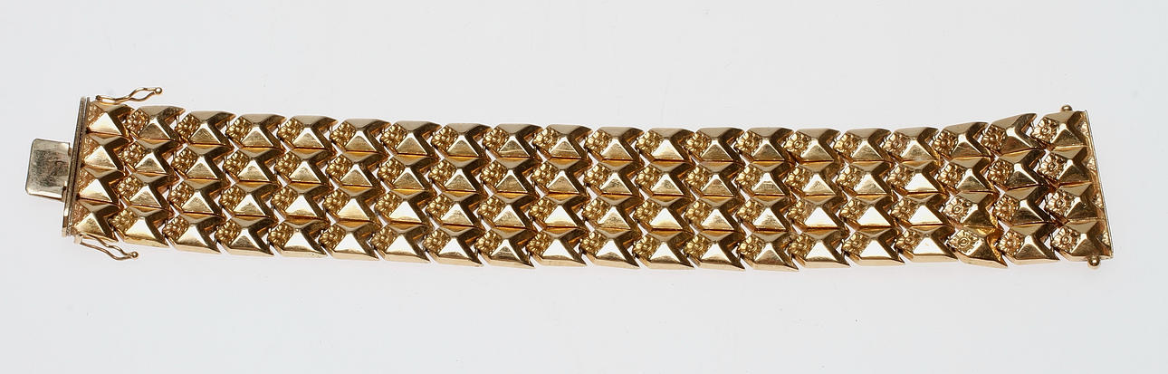 ARMBAND, 18k guld, vikt ca 50,6 gr.