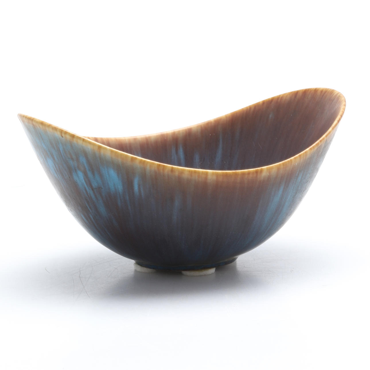 GUNNAR NYLUND. A stoneware bowl, model ARO, Rörstrand.