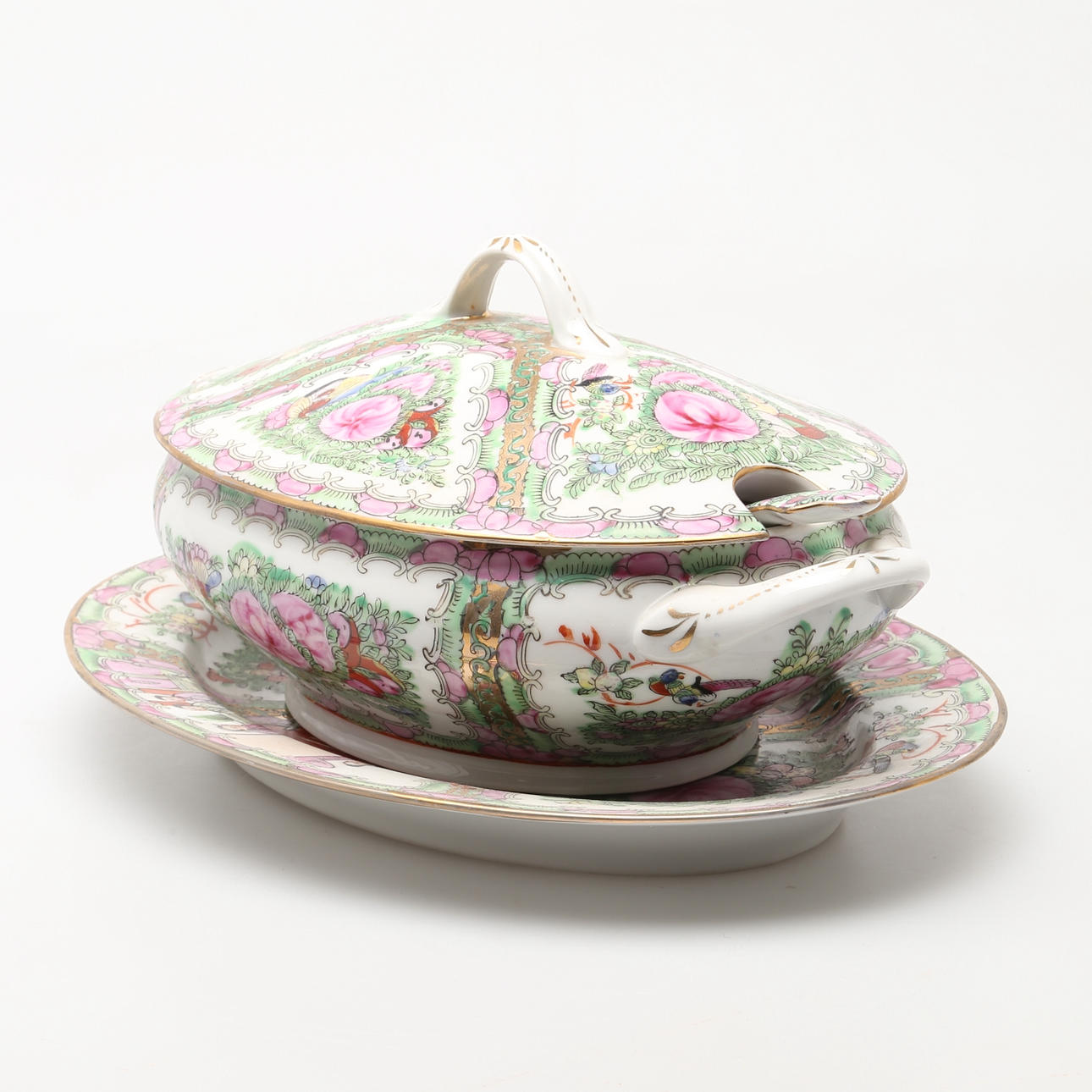 TERRIN MED FAT, porslin, Kanton, Kina 1900-talets andra hälft.