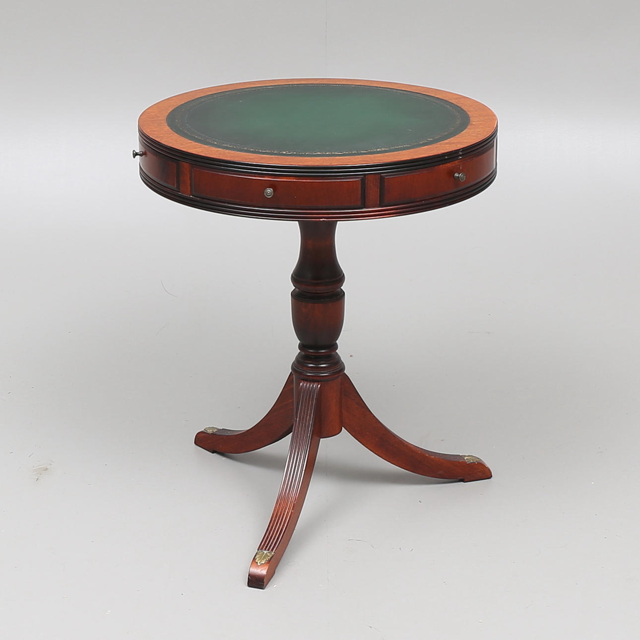 PELARBORD, engelsk stil, 1900-talets andra hälft.