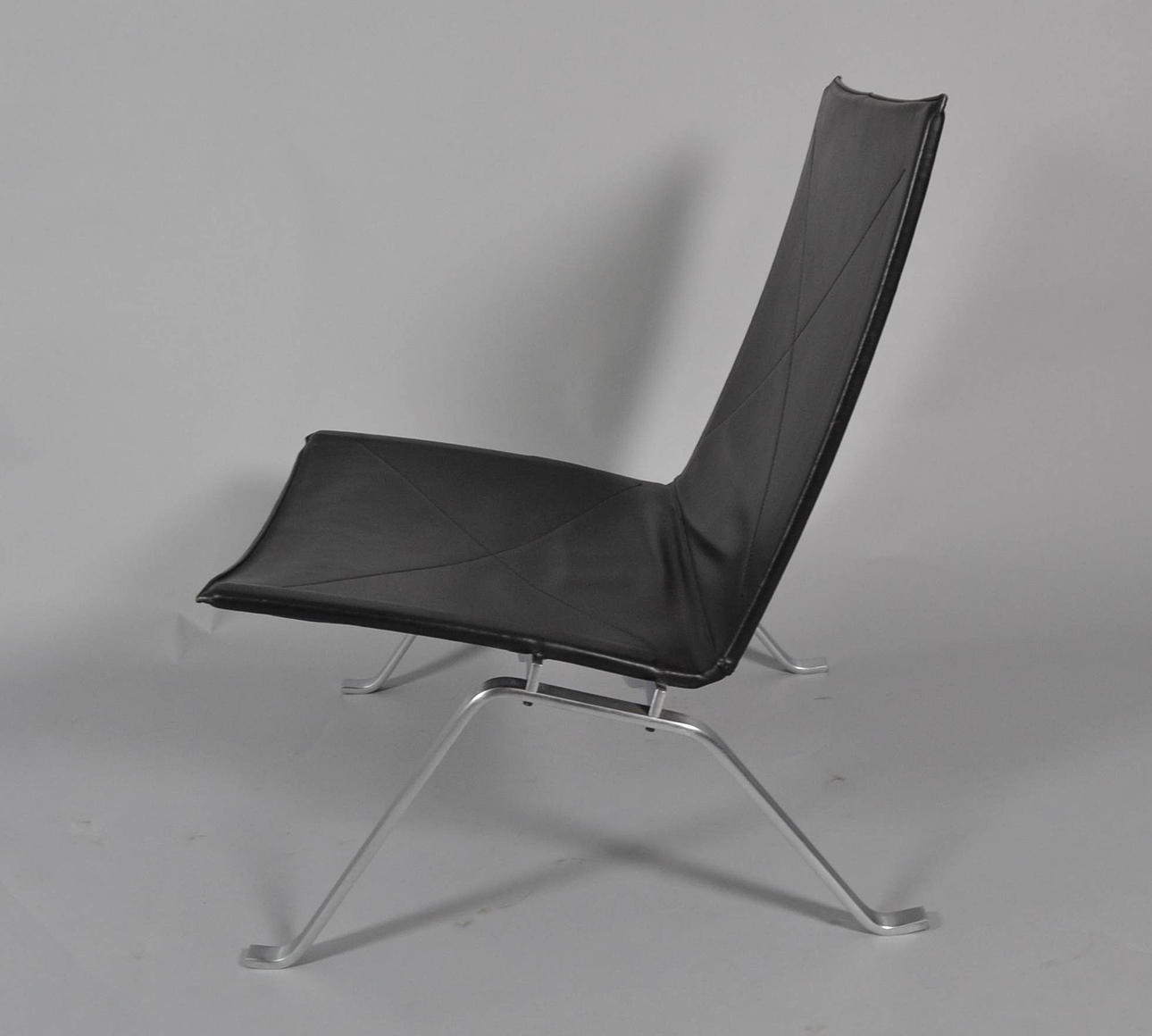 POUL KJAERHOLM. PK 22 FÅTÖLJ.