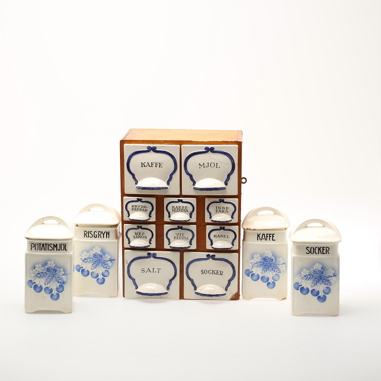 KRYDDSTÄLL och KRYDDBURKAR, porslin.