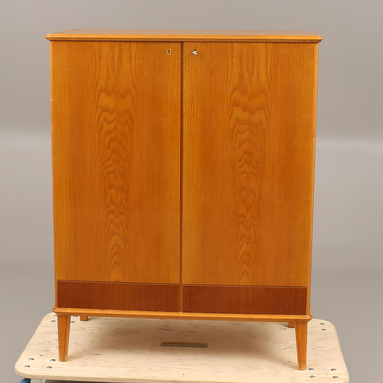 LINNESKÅP, alm, 1950-tal.