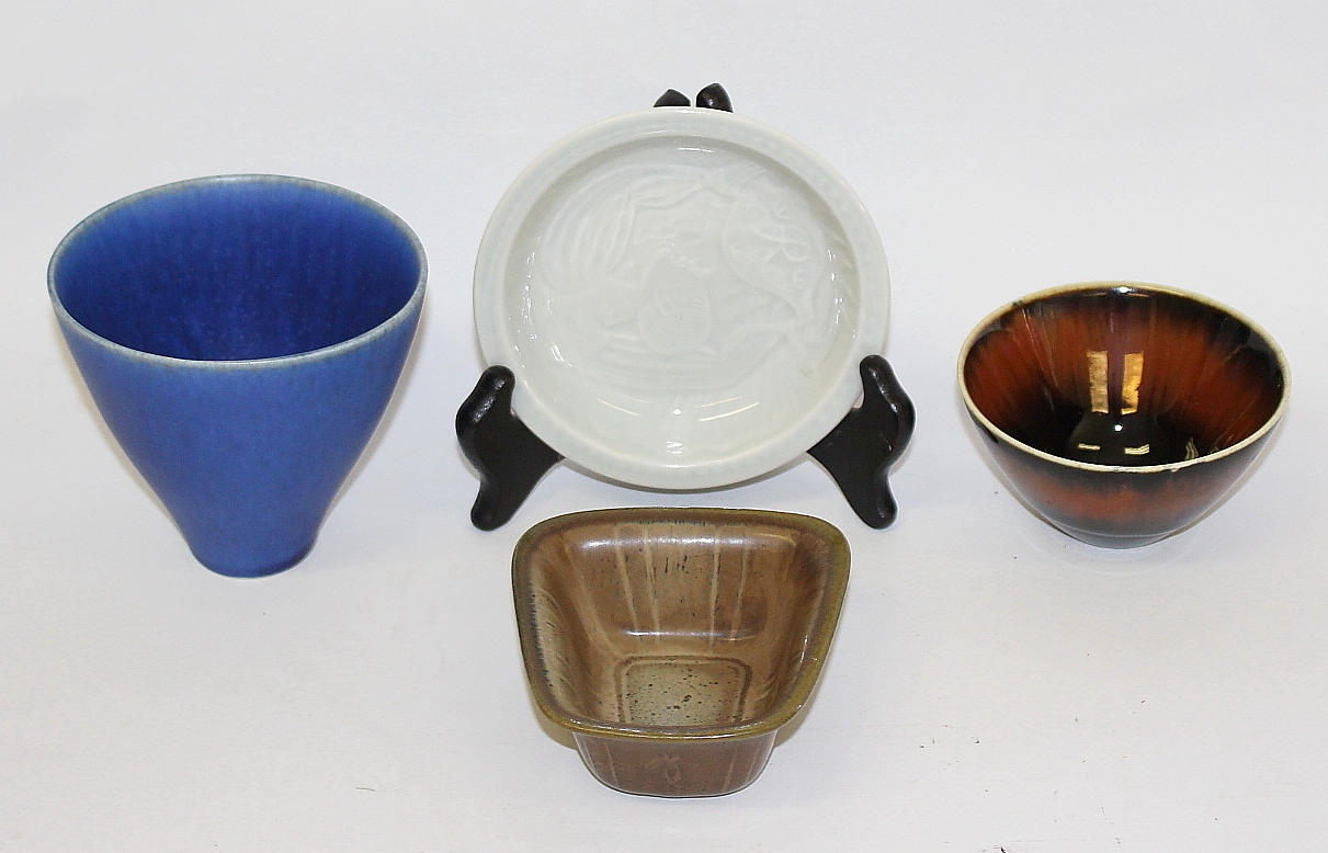 MINIATYRSKÅLAR, 2 st, stengods, bl,a Stig Lindberg, Gunnar Nylund.
