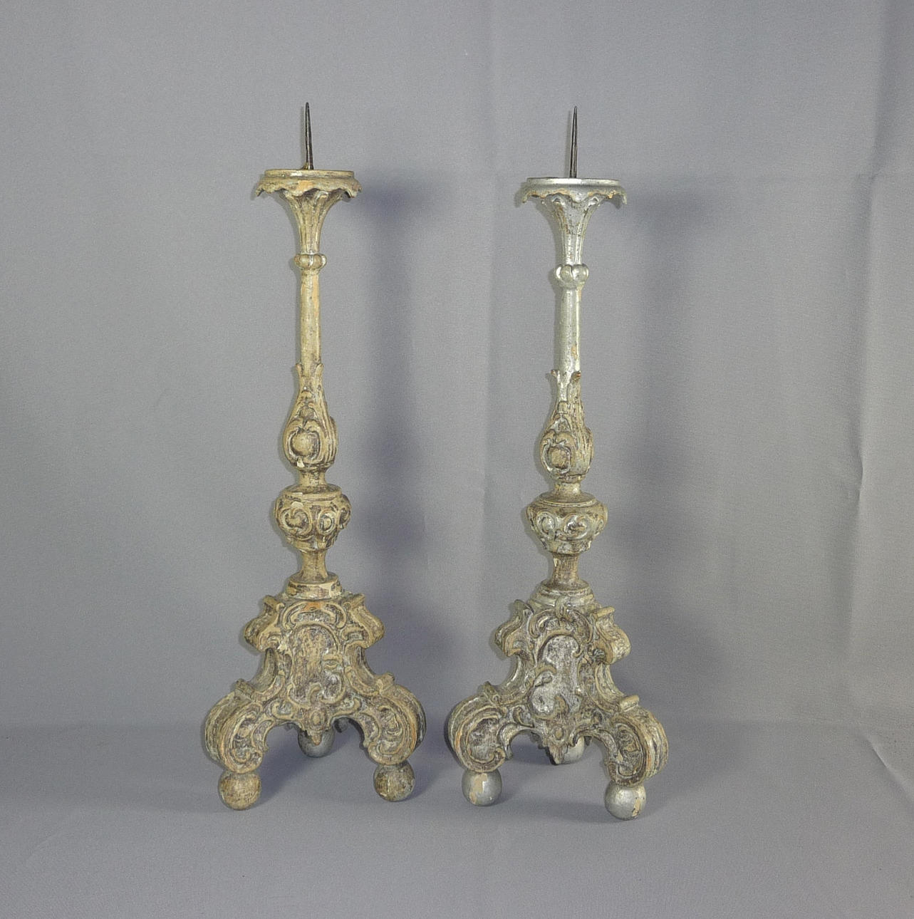 SMÅ ALTARKRONOR, ett par, södra Tyskland, 1700-tal.