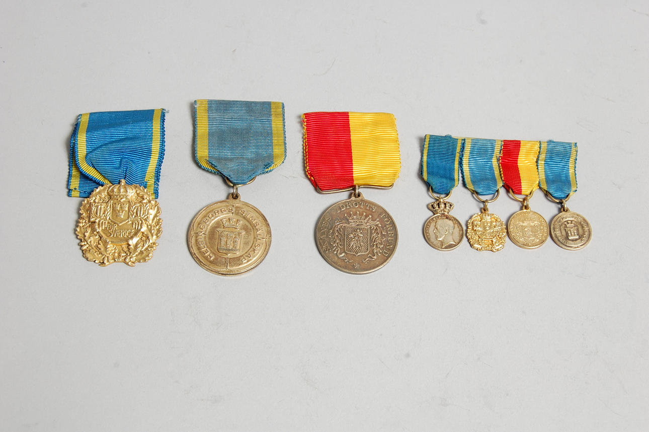 MEDALJER, 7 st, förgyllt silver.