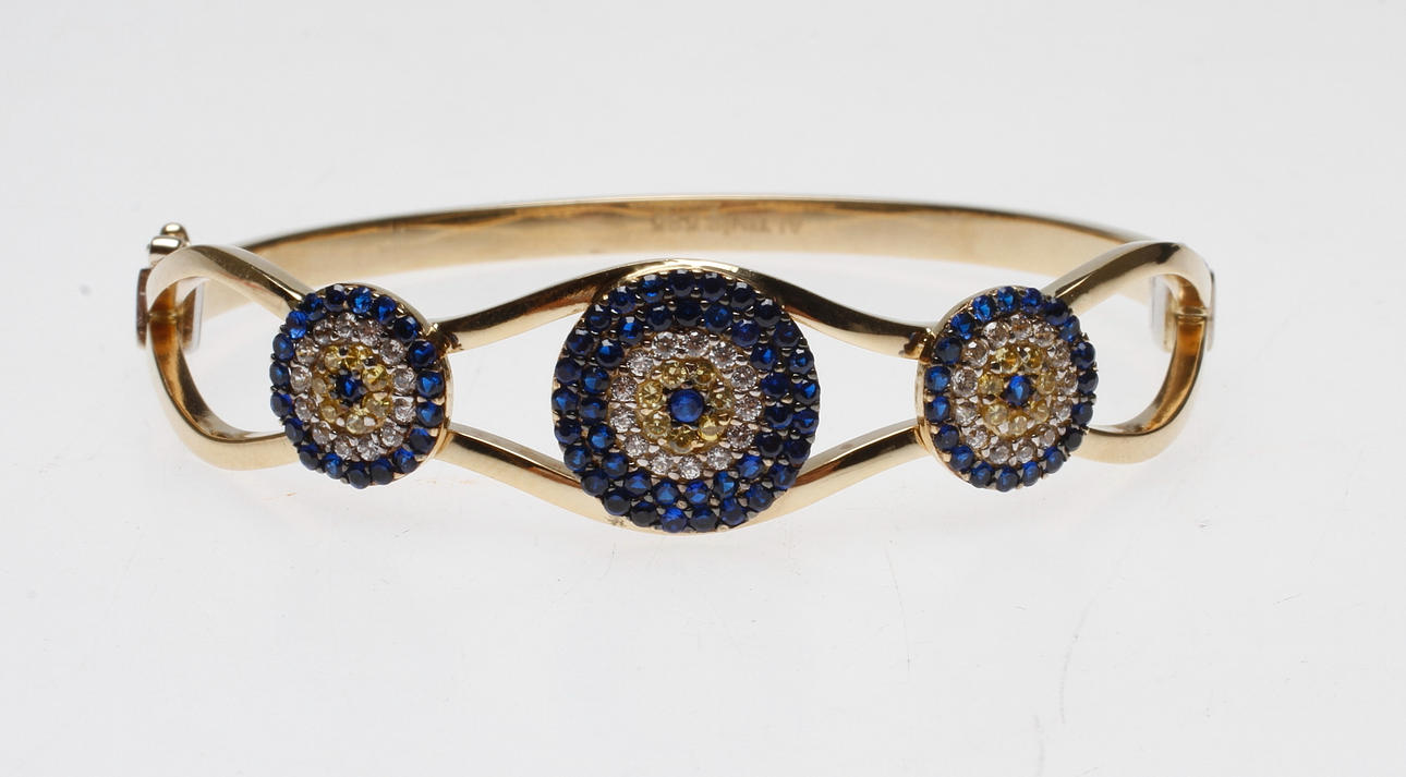 STEL ARMRING MED STENAR, 14k guld, vikt ca 13,8 gr.