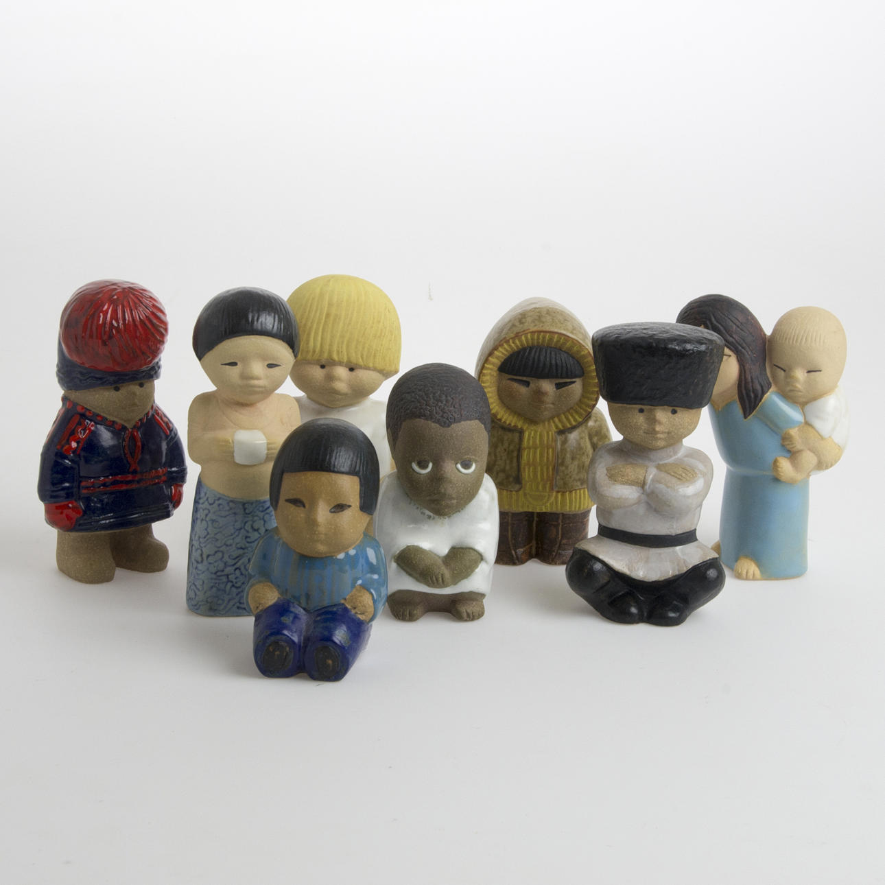FIGURINER, 8 st, "All världens barn", Lisa Larson, Gustavsberg.