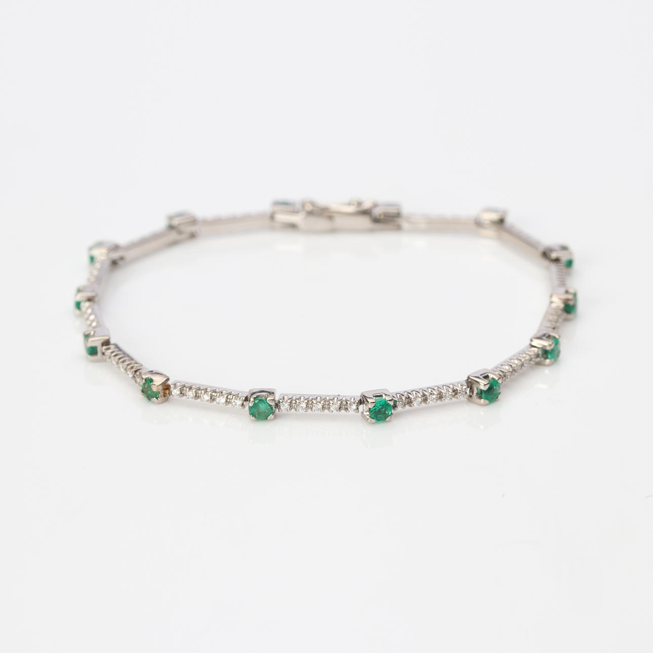 PULSERA DE DIAMANTES 18K con esmeraldas.