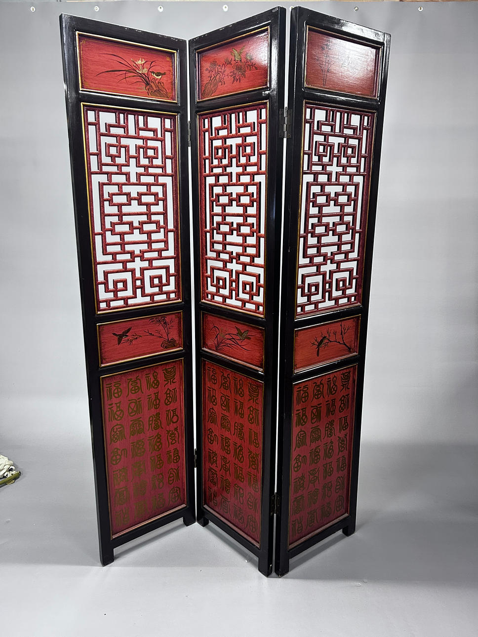 CHINESE FOLDING SCREEN. Asiatica - Wood - Auctionet