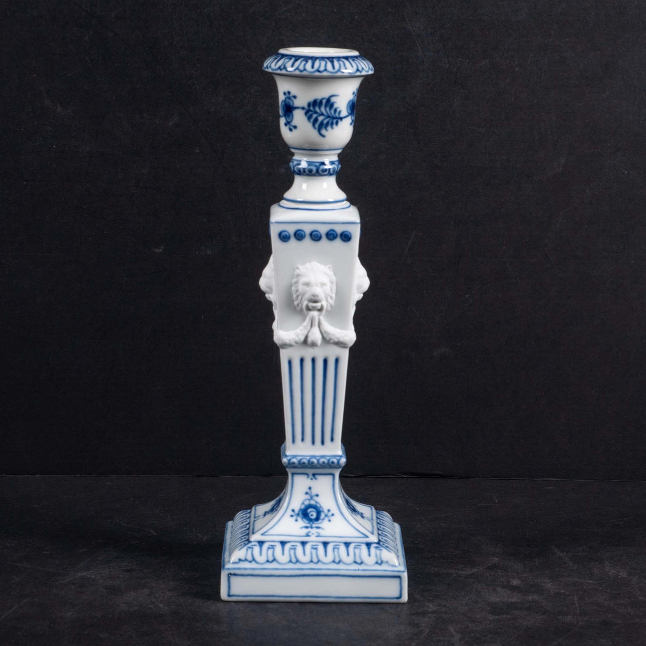 LJUSSTAKE, MUSSELMALET, ROYAL COPENHAGEN.