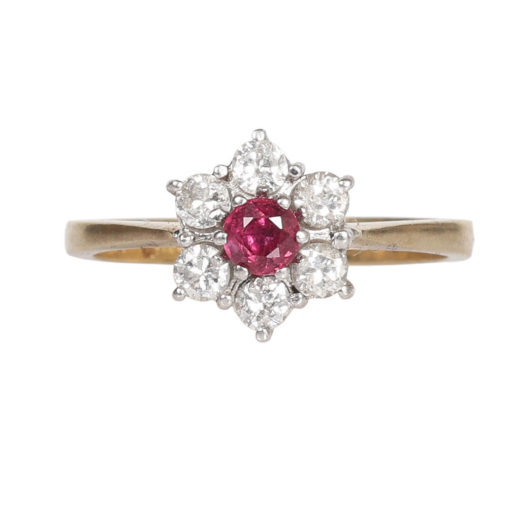 AN 18 CARAT GOLD, RUBY & DIAMOND RING.
