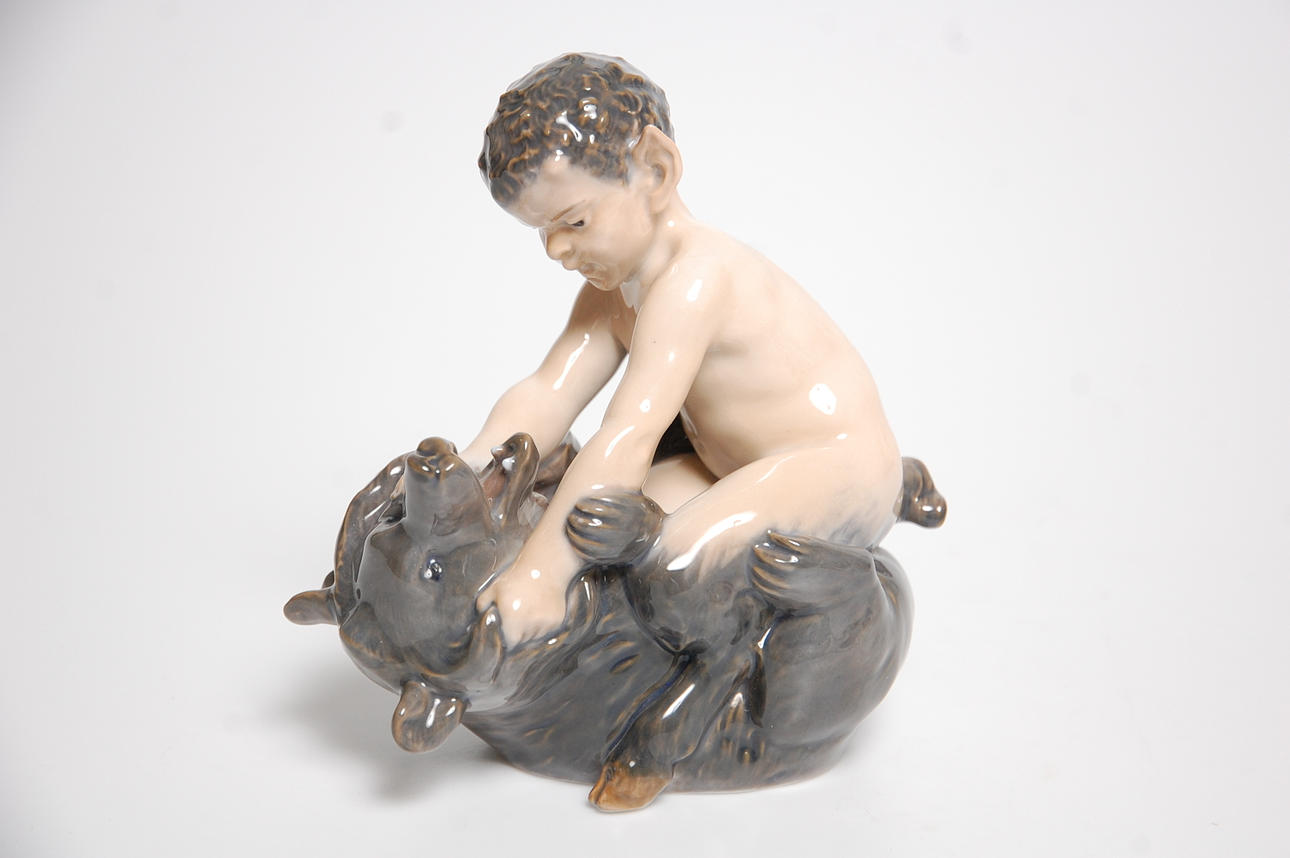 FIGURIN, porslin , " Faun med björn " Christian Thomsen Royal Copenhagen märkt 648.