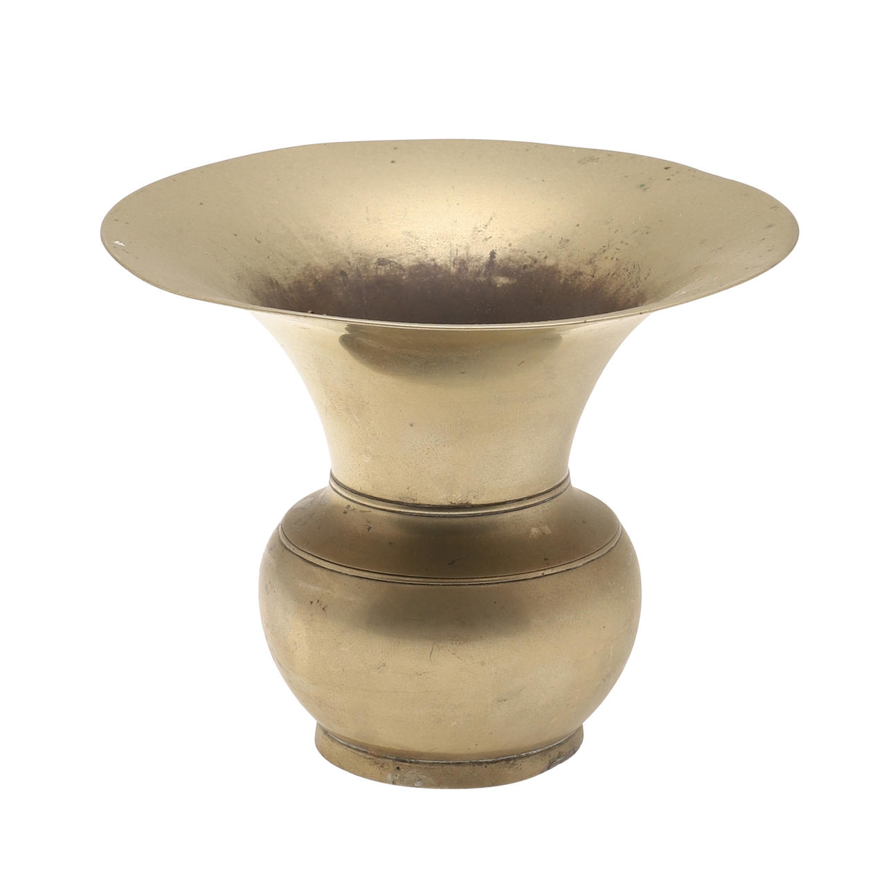A SMALL JAVANESE WHITE METAL SPITTOON WITH FLARED RIM.