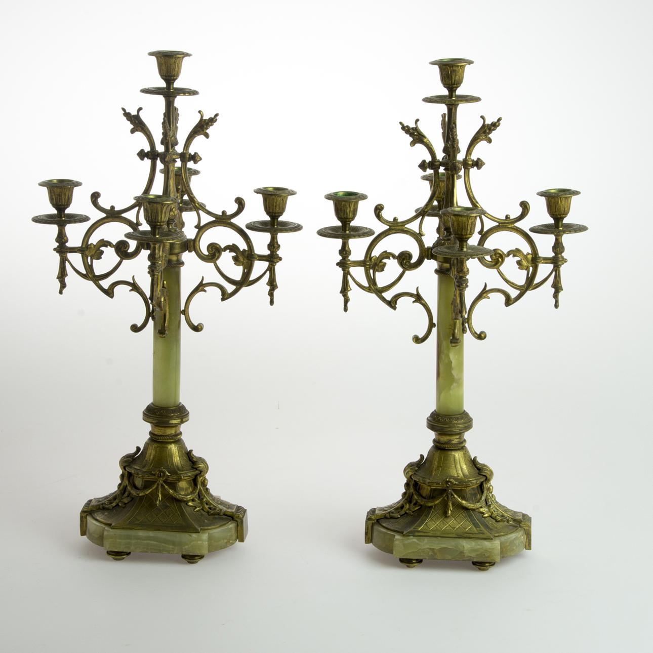 LJUSSTAKAR, 1 par, nyrenässans, förgylld metall/onyx.