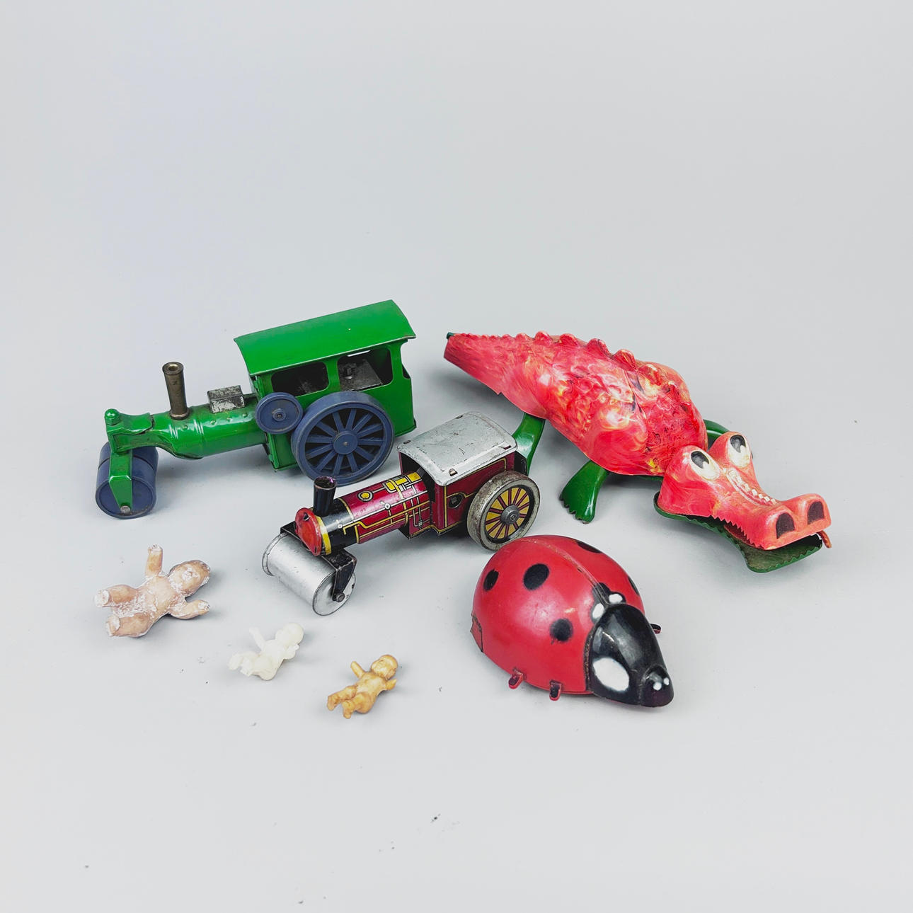 VINTAGE TOYS.