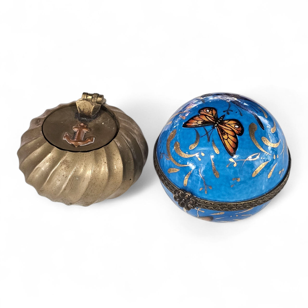 Two collection boxes in porcelain and metal.