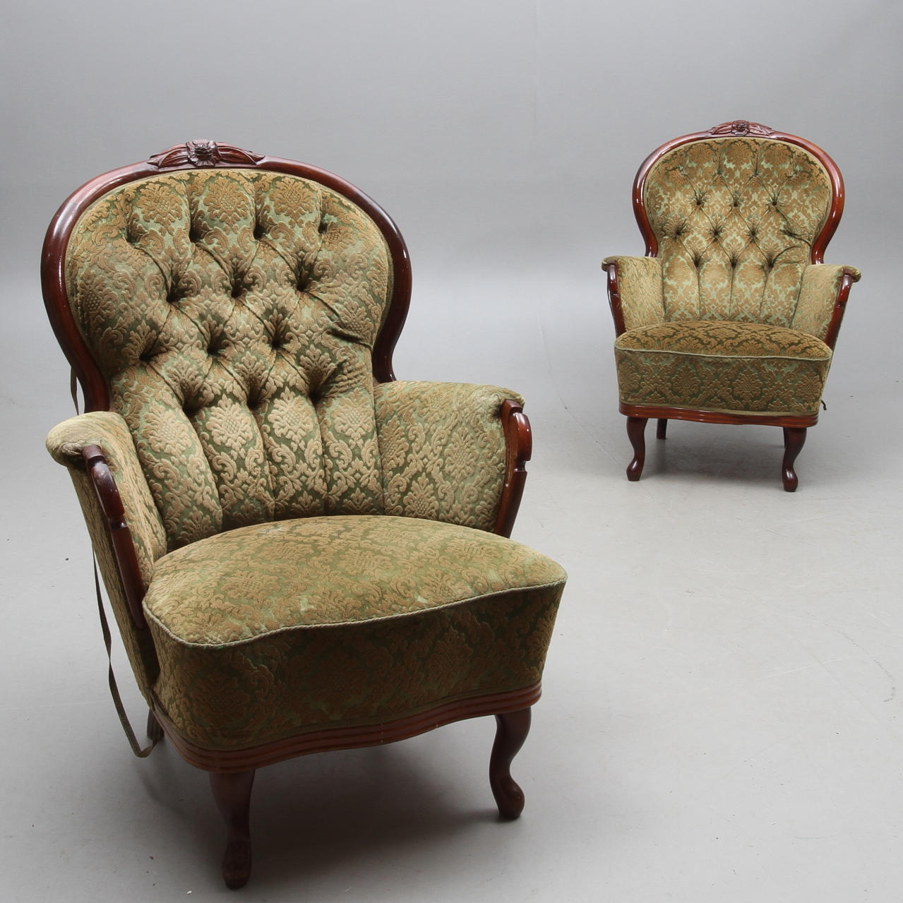 FÅTÖLJER, 1 par, rokokostil.