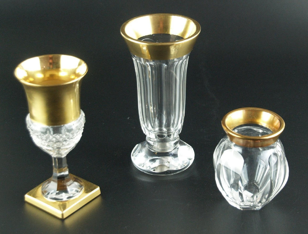 BLANDAD MASSA VASER - GULDKANT, TJOCKVÄGGIGT KRISTALLGLAS.