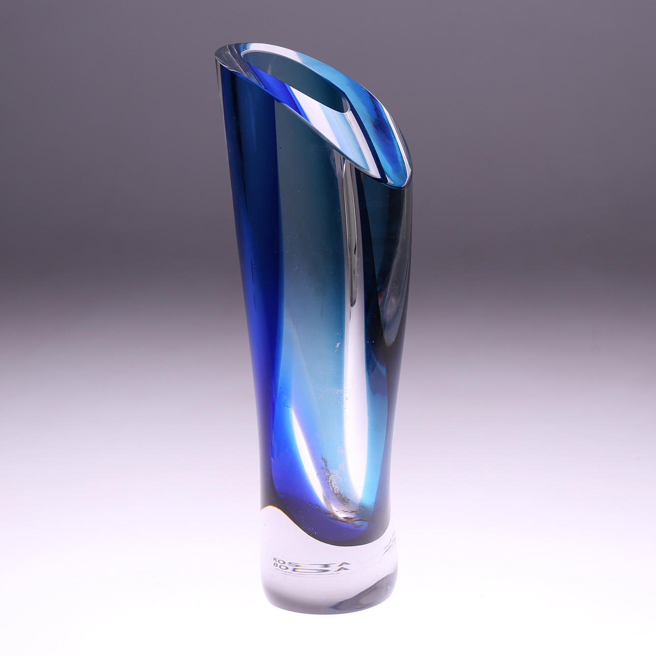 KOSTA BODA SEASIDE Goran Warff 花瓶 GÖRAN WÄRFF. A glass vase, “Seaside”, signed, Kosta Boda. Glass