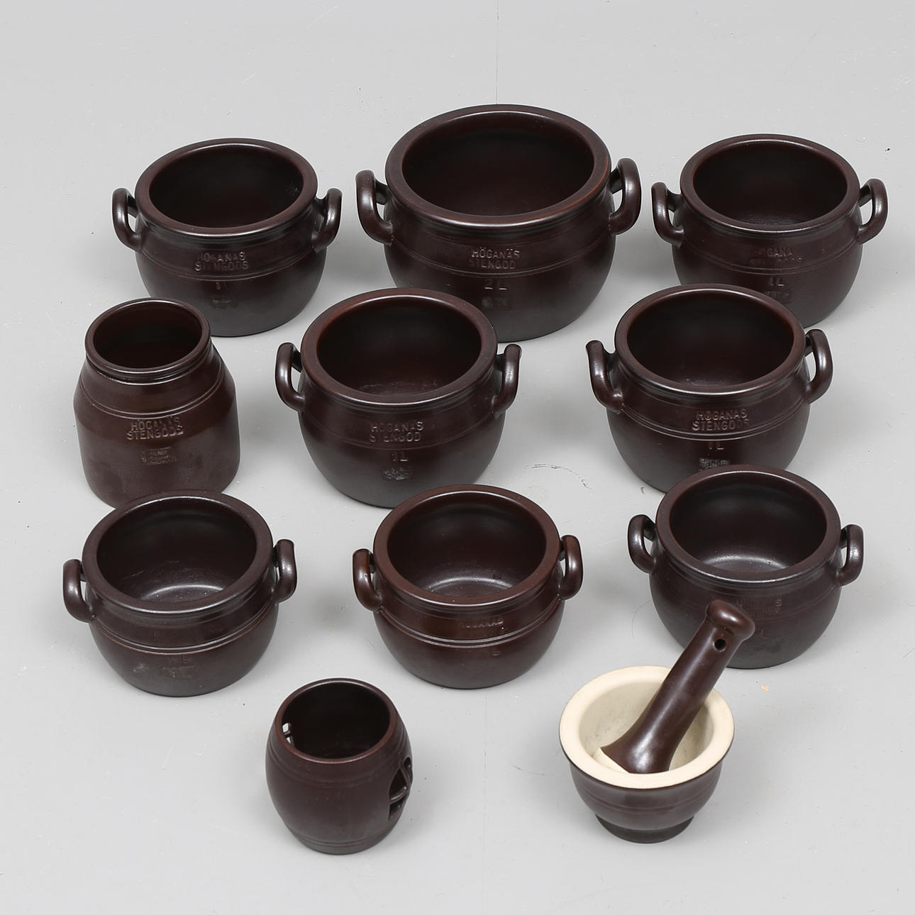 KRUS, MORTEL, LJUSLYKTA, 11 delar, keramik, Höganäs, 1900-tal.