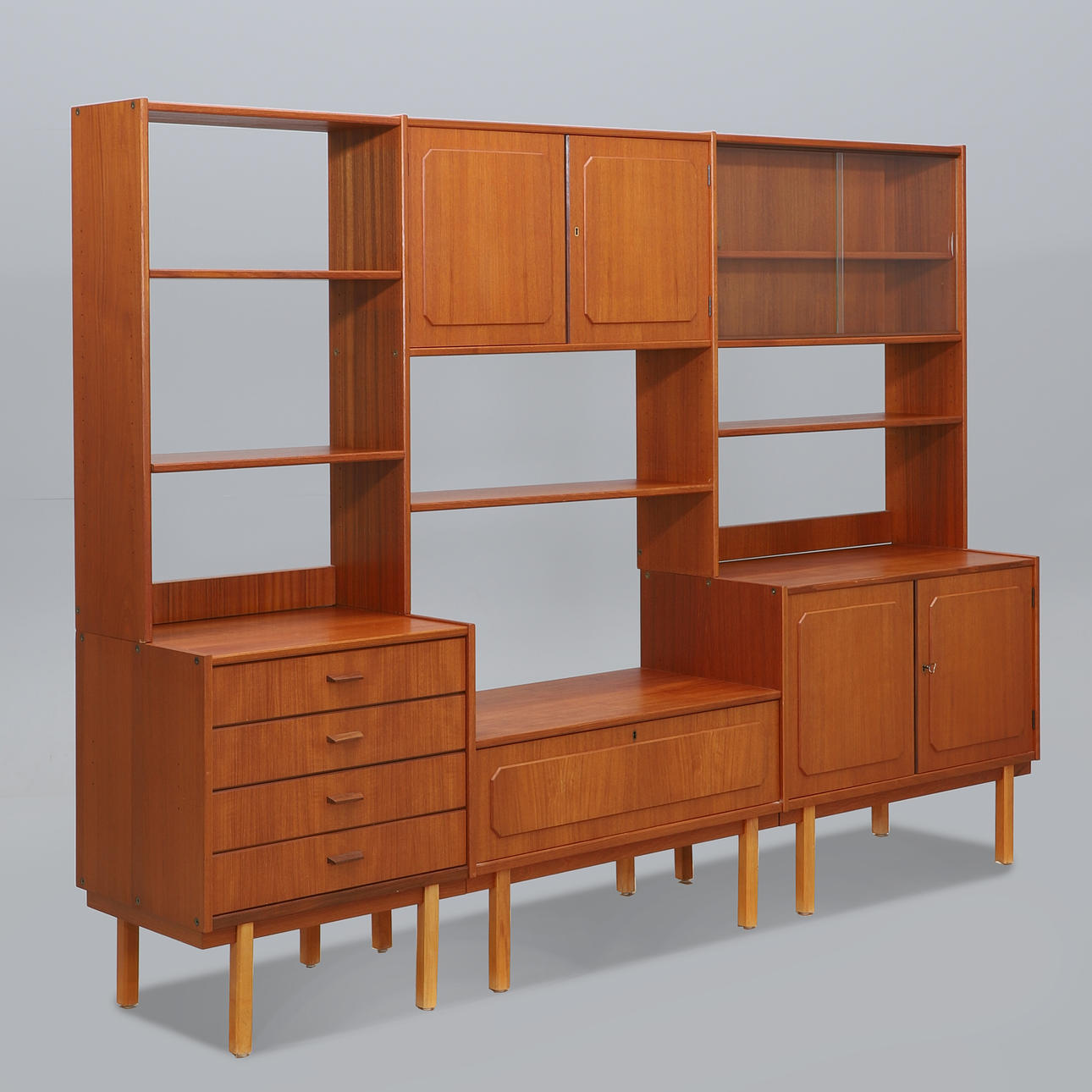 HYLLSYSTEM, 3 sektioner, 1960-tal. Möbler - Skåp & Hyllor - Auctionet