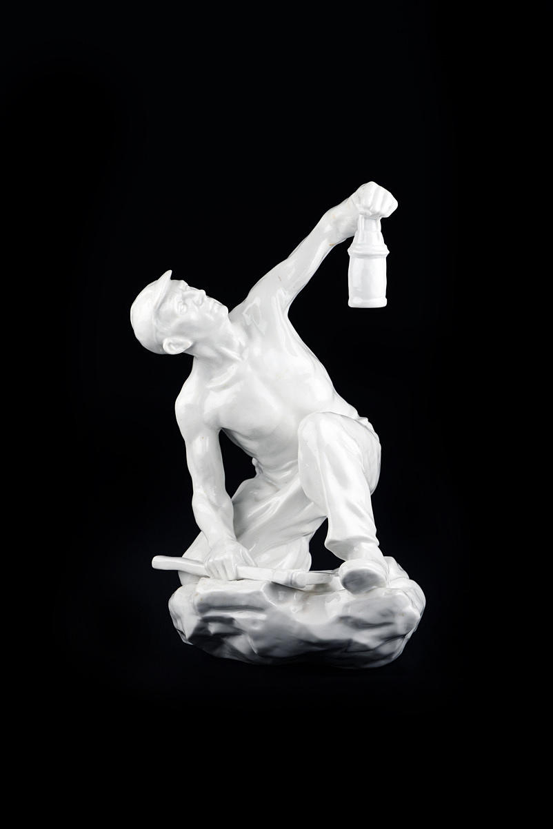 SCHAUBACH KUNST. GRUVARBETARE. Stor porslinsfigur, vitglaserad, signerad.