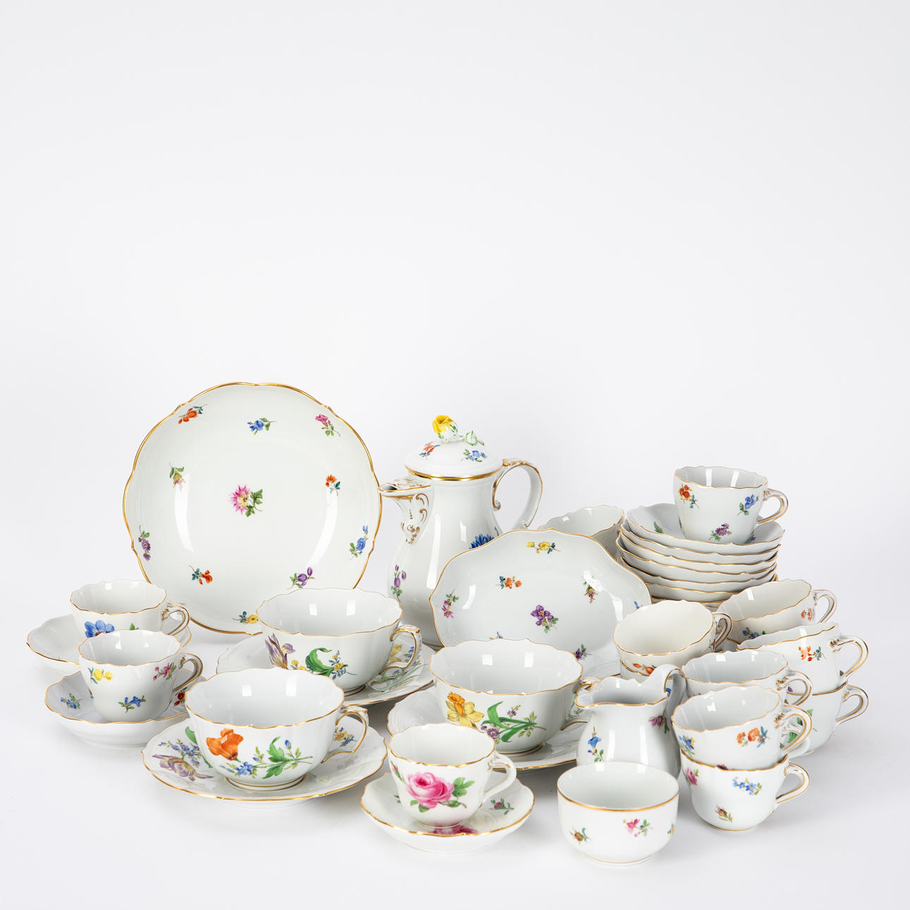 MEISSEN. Mokka-Service 'Deutsche Blume', 'Streublume' und 'Rote Rose ...