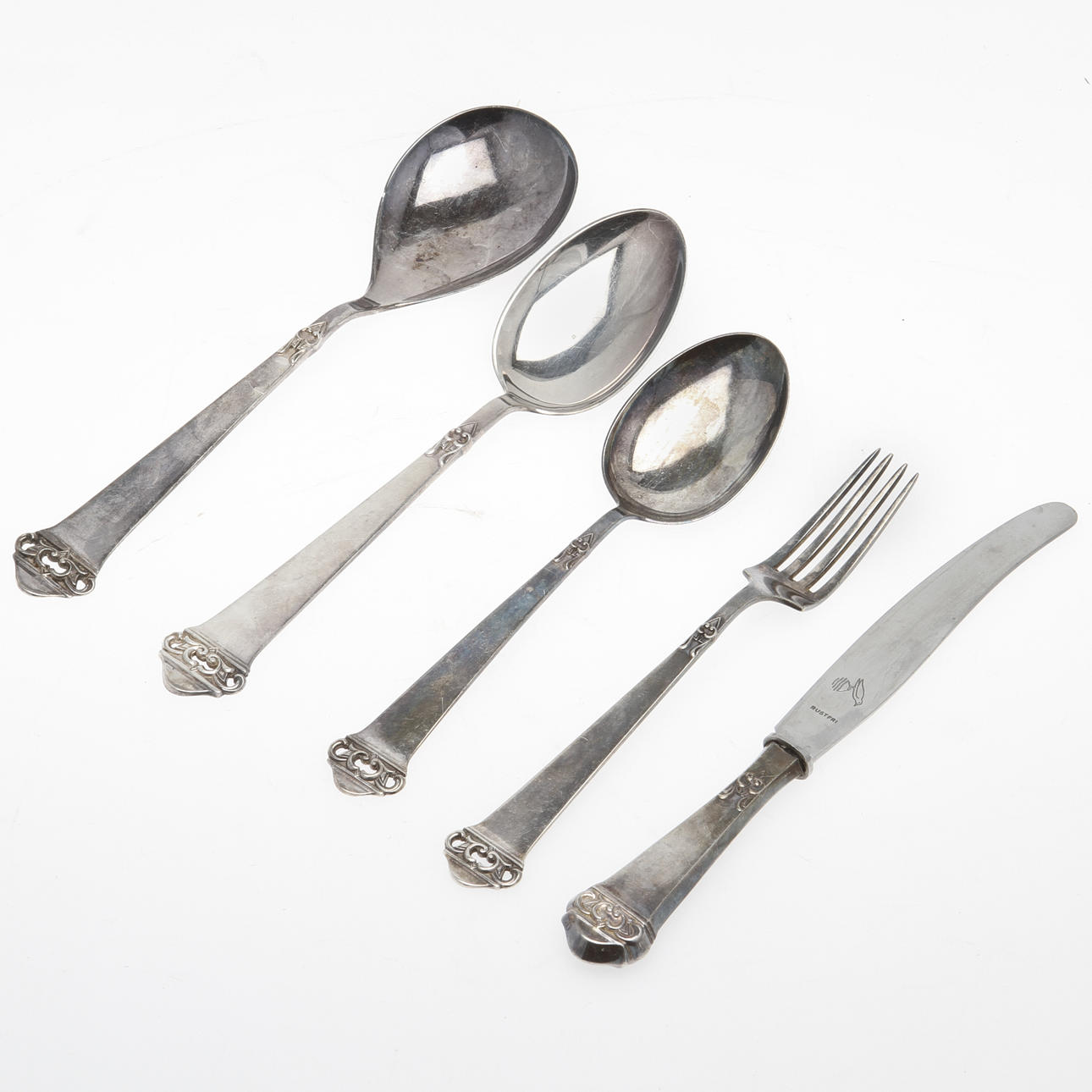 SILVERBESTICK, 37 delar. Ca 1500 gram.