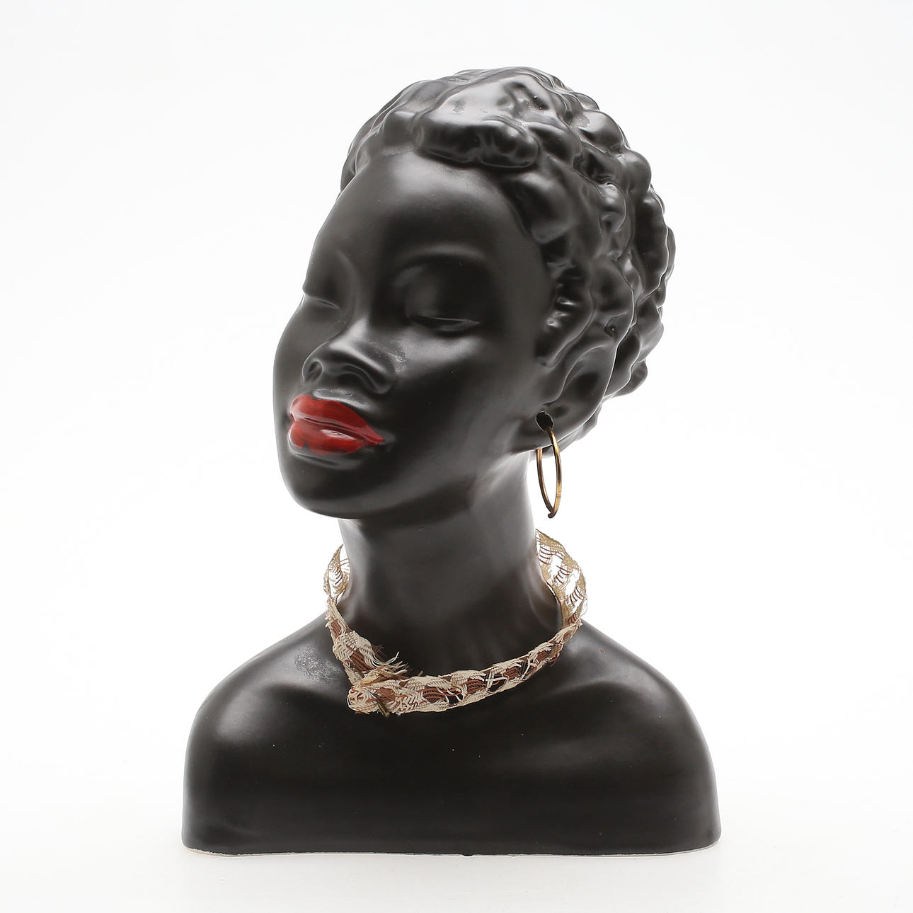 KVINNOBYST, keramik, 1900-talets andra hälft.