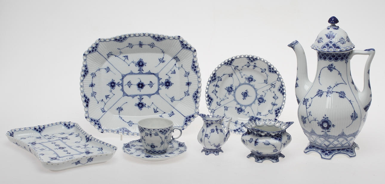 KAFFESERVIS, porslin, 29 delar, "Musselmalet" Royal Copenhagen Danmark.