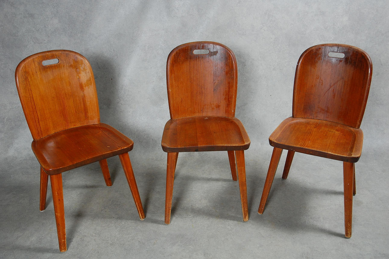 STOLAR, 3 st möjligen Svensk furu 1930 tal.