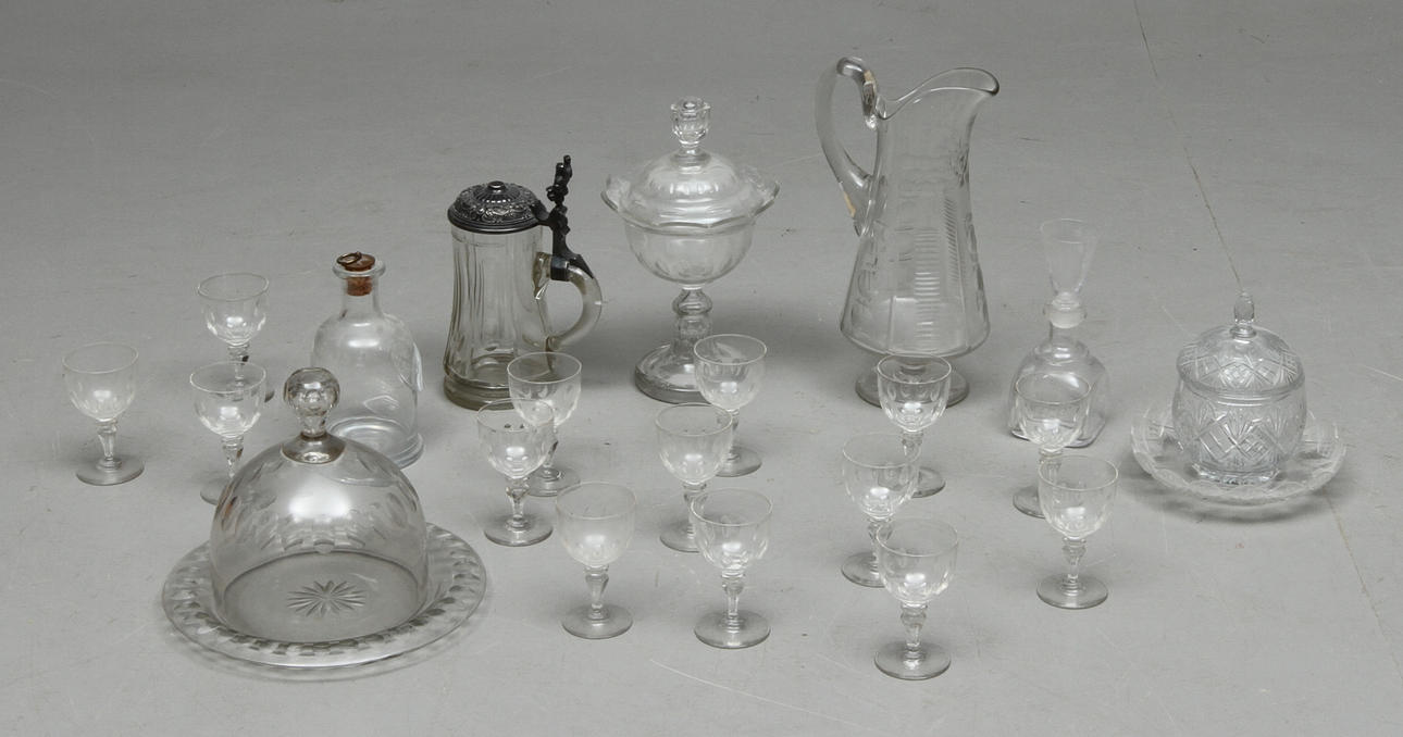 PARTI GLAS, ca 21 delar, 1900-tal.