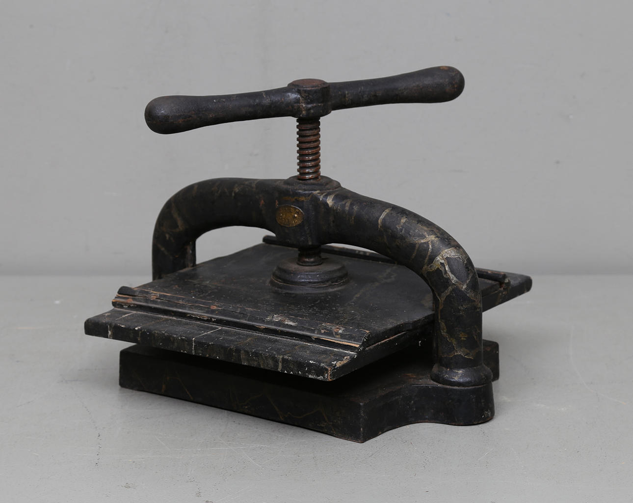 VÄXTPRESS, gjutjärn och trä, England, 1800/1900-tal.