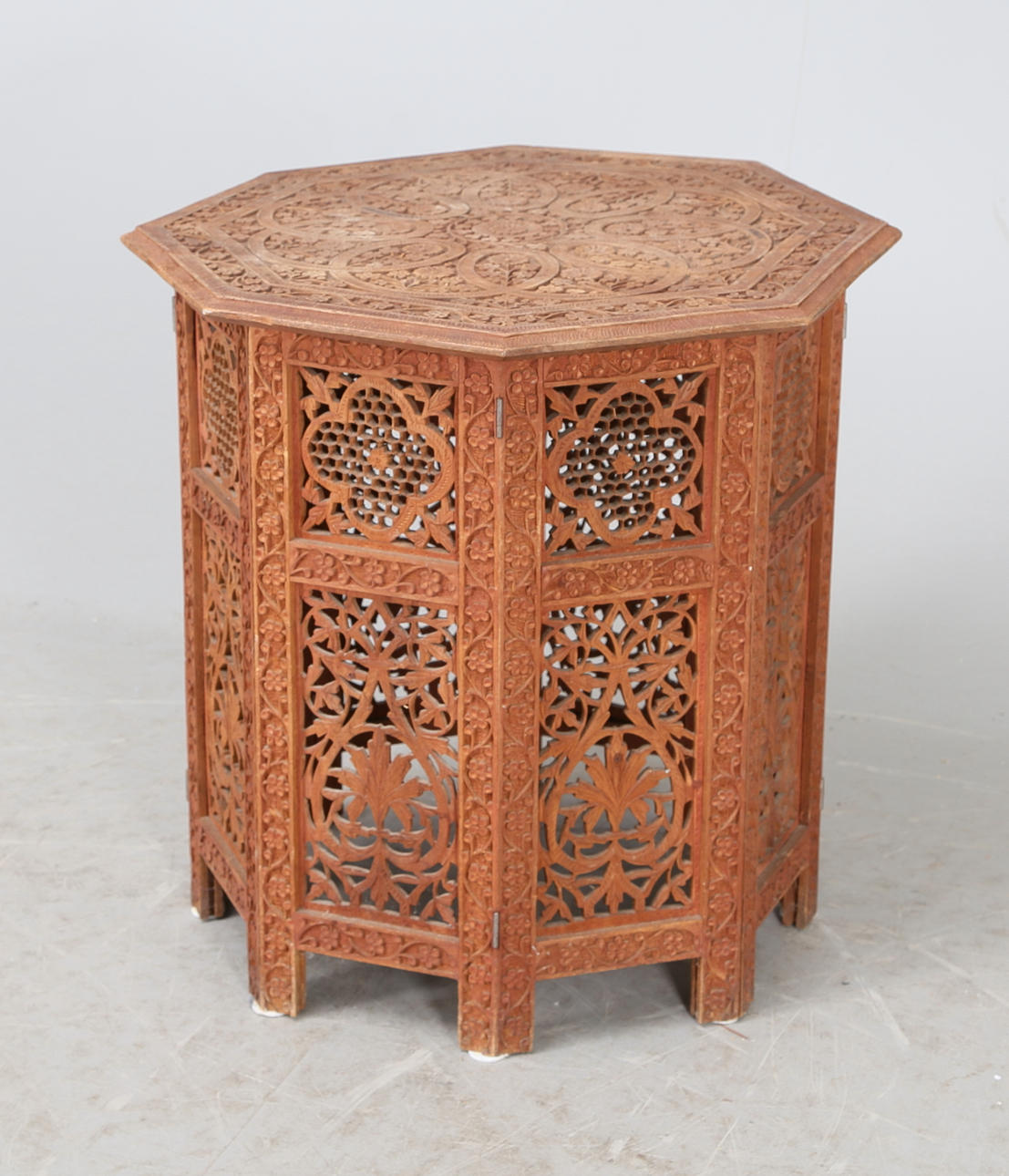 BORD, trä, orientalisk.