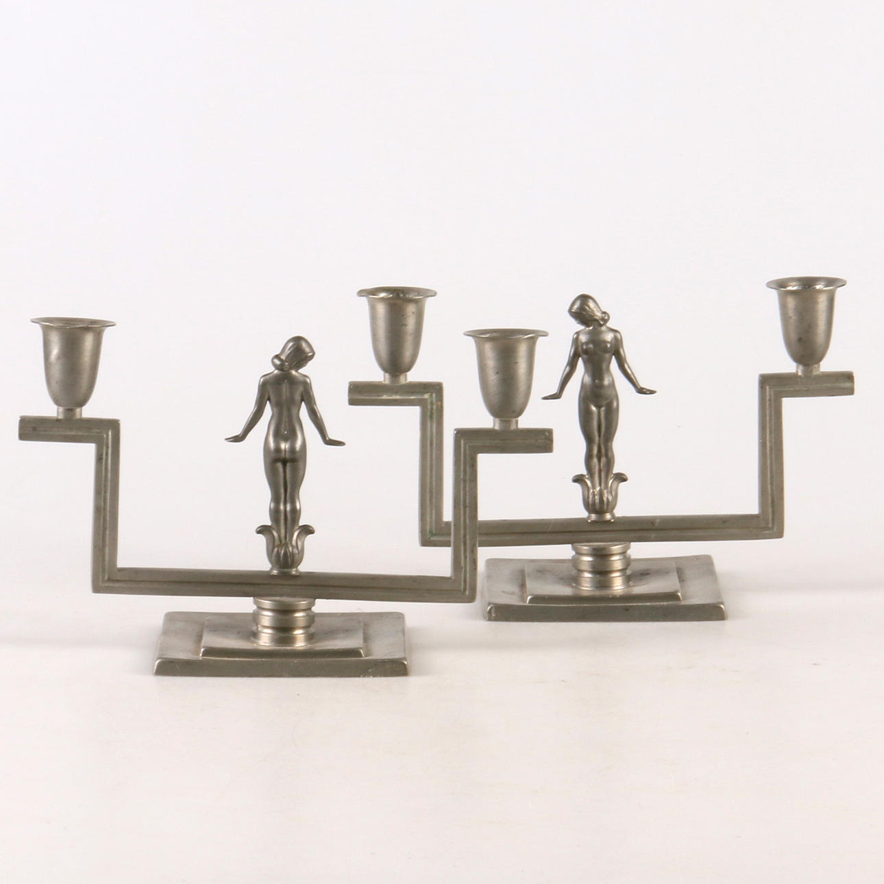 KANDELABRAR, ett par, tenn, Art deco, CG Hallbergs Guldsmedsaktiebolag, 1900-talets första hälft.