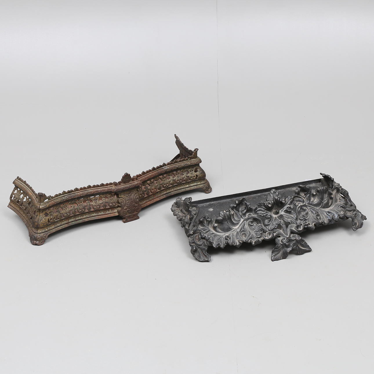 GNISTSKYDD, 2 st, metall och gjutjärn, 1800/1900-tal.