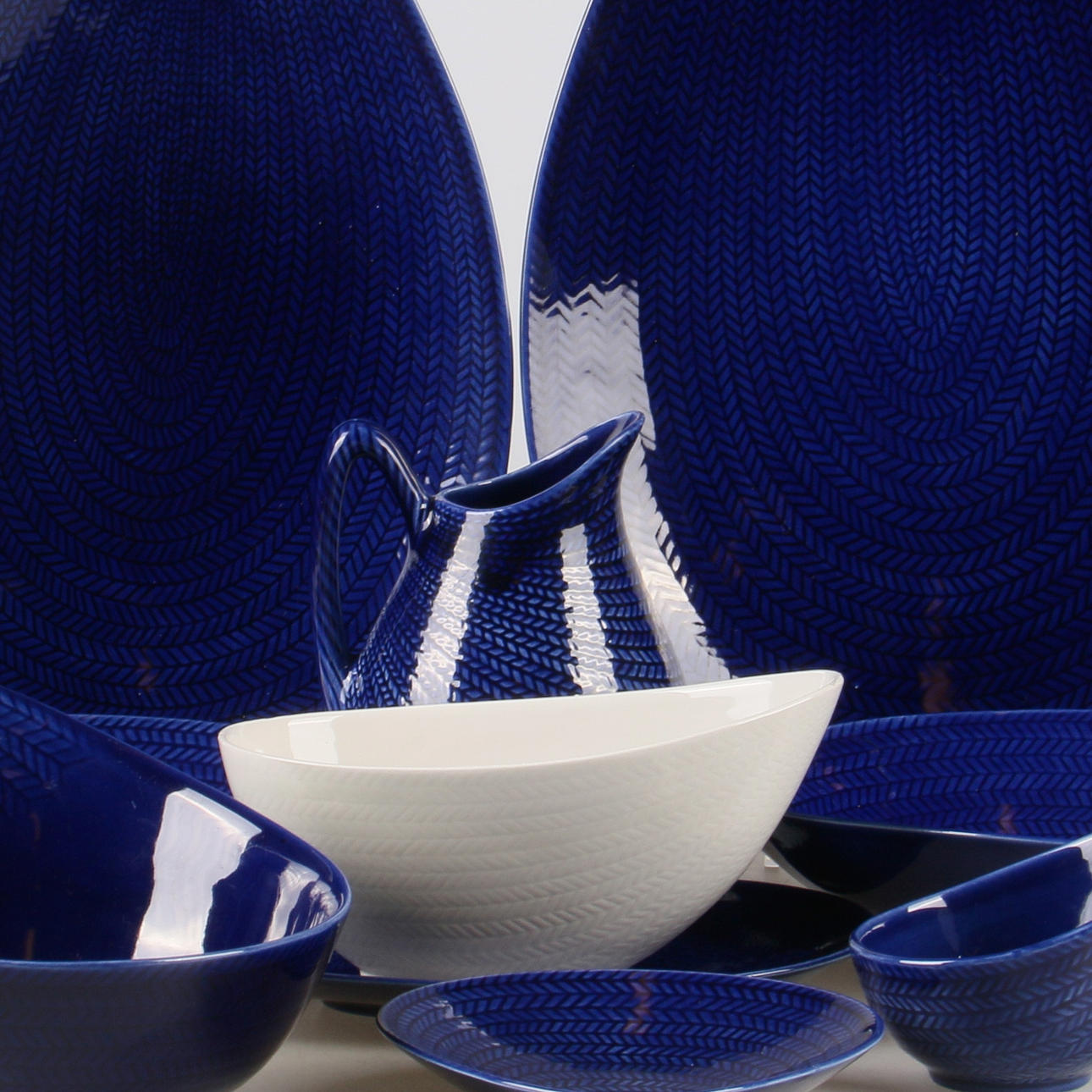 MATSERVIS, 52 delar, porslin, "Blå eld", Hertha Bengtsson, Rörstrand.