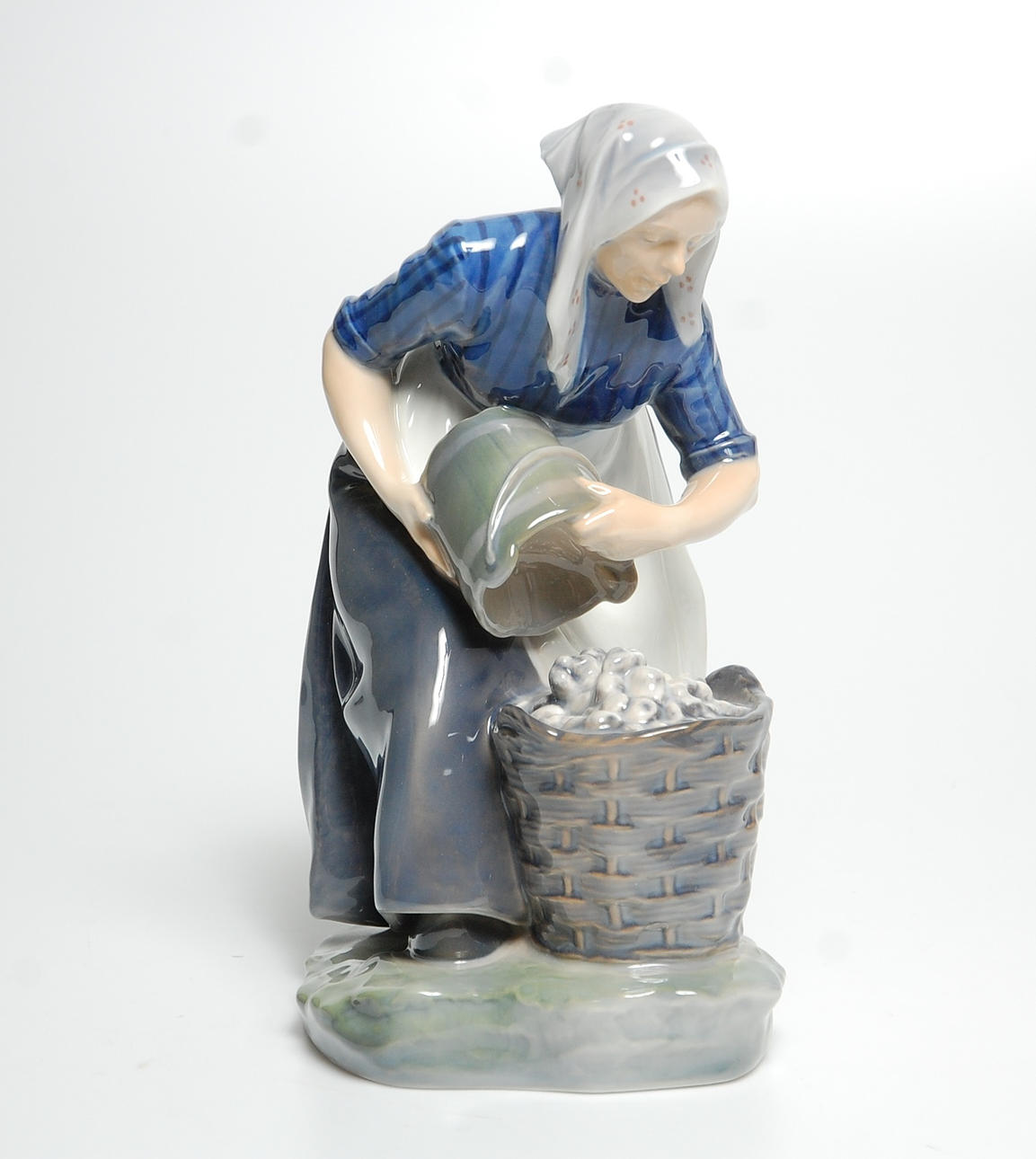 FIGURIN , porslin, " Ostronplockerska " Christian Thomsen Royal Copenhagen märkt 1549.